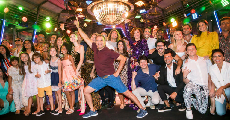 Astros de ‘Verão 90’ dão show de flash mob 