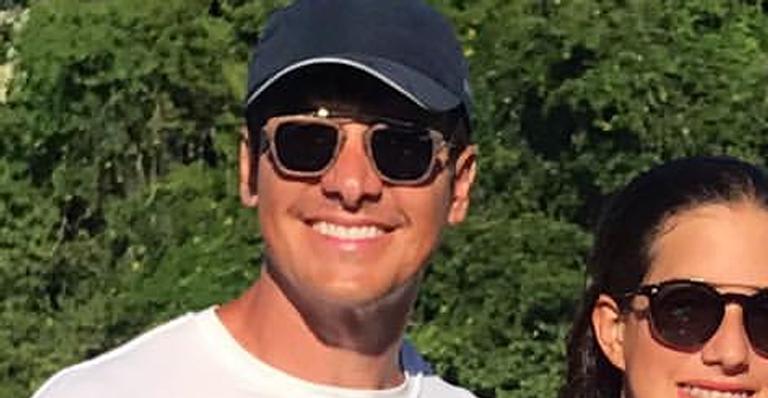 Rodrigo Faro publica foto ao lado da família, mas detalhe rouba a cena
