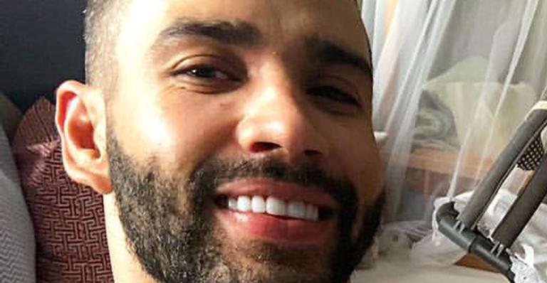 A cara do pai? Gusttavo Lima publica foto com os dois filhos e fãs vibram