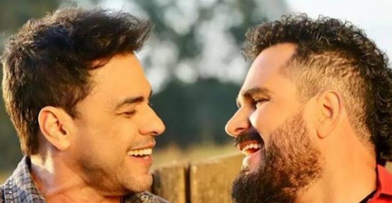 Completando 46 anos, Luciano Camargo ganha bolo da família e homenagem do irmão, Zezé: ”Irmão e Parceiro”