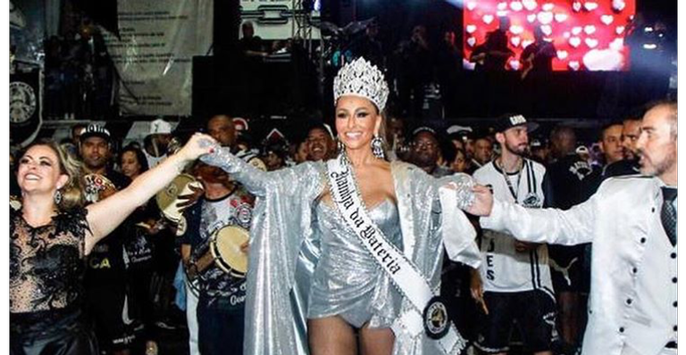 Sabrina Sato é coroada rainha de bateria da Gaviões da Fiel