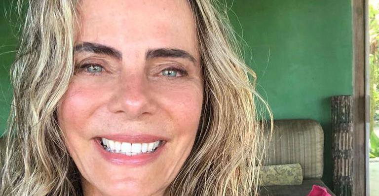 Bruna Lombardi surge em foto rara com o marido em momento romântico