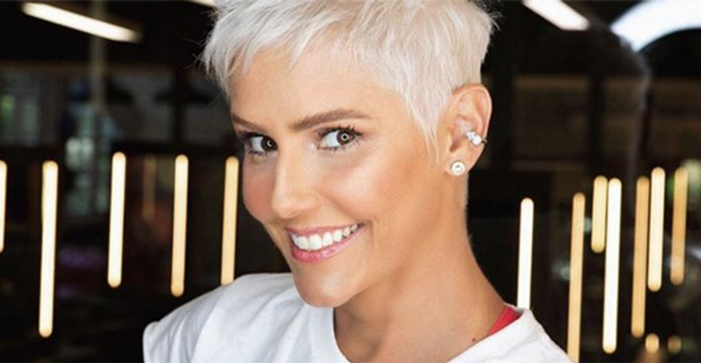 Sem calcinha? Deborah Secco exibe as pernas perfeitas já em clima de carnaval