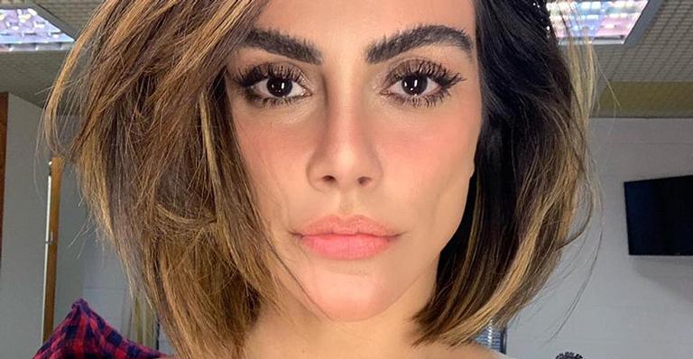 Cleo surge sem maquiagem e fãs destacam detalhe na pele dela