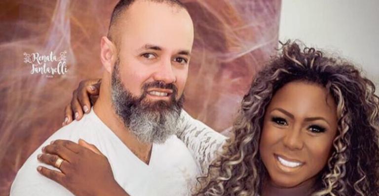Ex-BBB Adélia Soares mostra o rosto do filho pela 1ª vez
