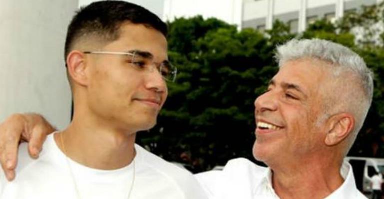 Após pedido de casamento surpresa, Lulu Santos mostra toda felicidade: ‘Me sinto privilegiado’