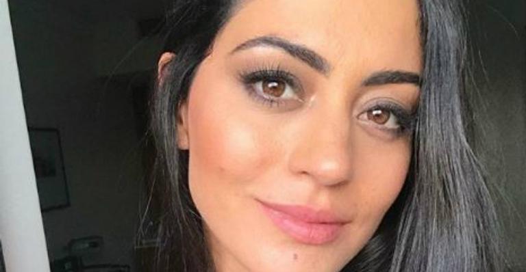Em clique de biquíni, Carol Castro mostra tatuagem em local íntimo