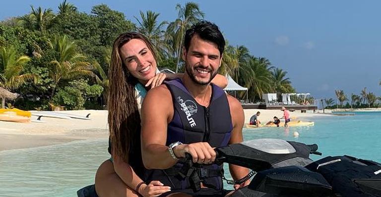 Após Dubai, Nicole Bahls embarca para lua de mel luxuosa nas Maldivas