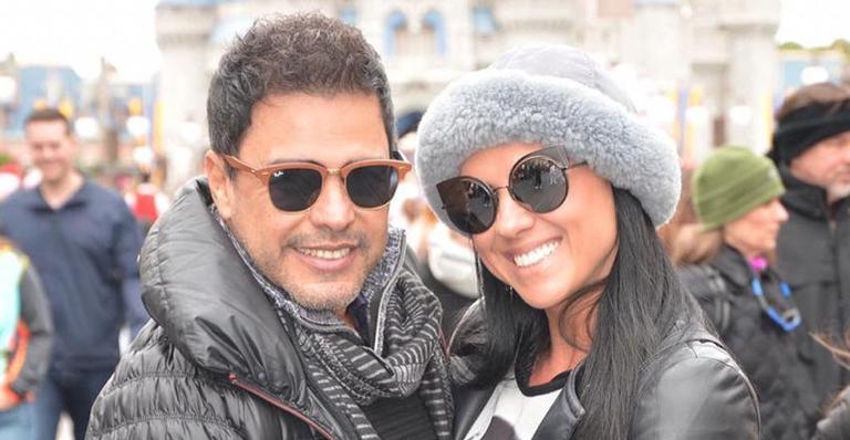 Gente como a gente! Noiva de Zezé Di Camargo foge da dieta antes de voltar ao Brasil