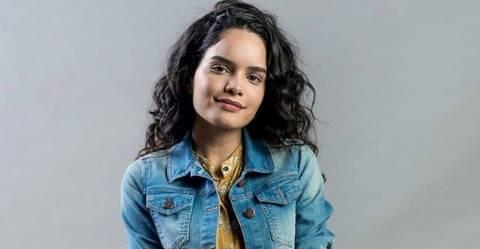 Em clique ousado, Carol Macedo, de ‘O Tempo Não Para’, comemora férias