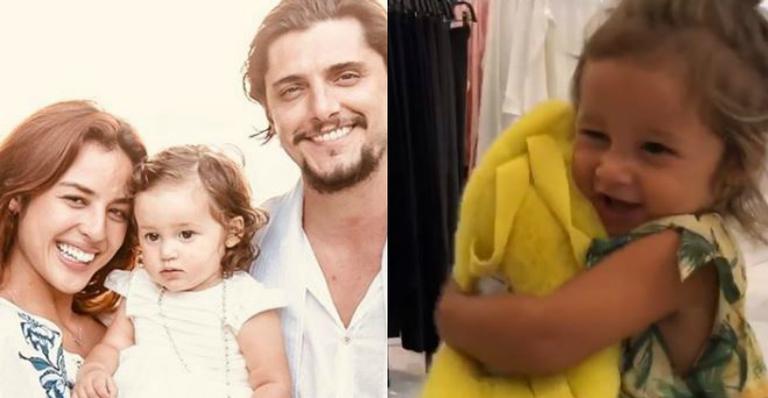 Fofura! Madalena se apaixona por presente do papai, Bruno Gissoni, e encanta fãs