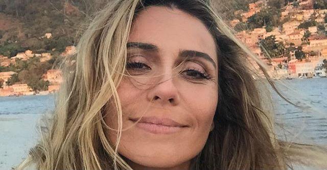 De férias, Giovanna Antonelli surge com o rosto pintado