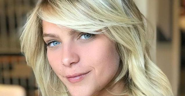 Isabella Santoni quase mostra demais em clima de pré-carnaval