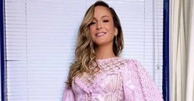 Grávida de cinco meses, Claudia Leitte surge de lingerie e revela o quanto já engordou
