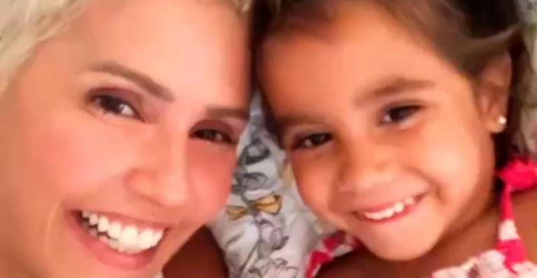 Deborah Secco relembra clique fofíssimo de Maria Flor e encanta seguidores