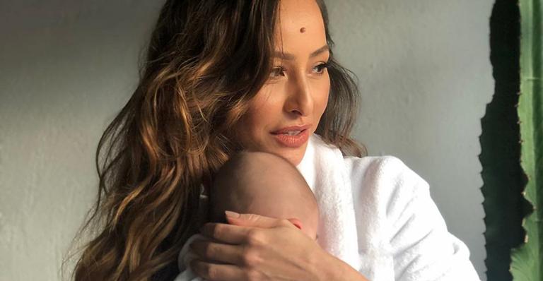 Amor! Sabrina Sato flagra Zoe ninando no colo da avó, Kika: ”Melhor mãe do mundo”