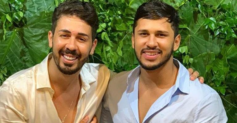 Carlinhos Maia pede o namorado em casamento e gera comoção dos fãs com declaração emocionante
