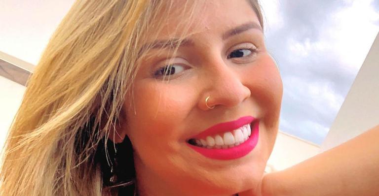 Marília Mendonça se diverte com falsa ostentação em Paris