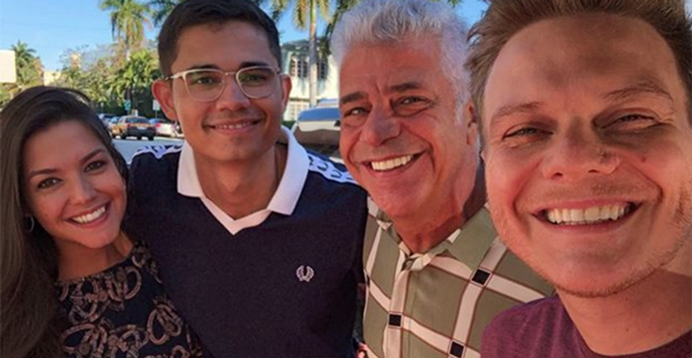 Michel Teló encontra Lulu Santos nas férias em Miami