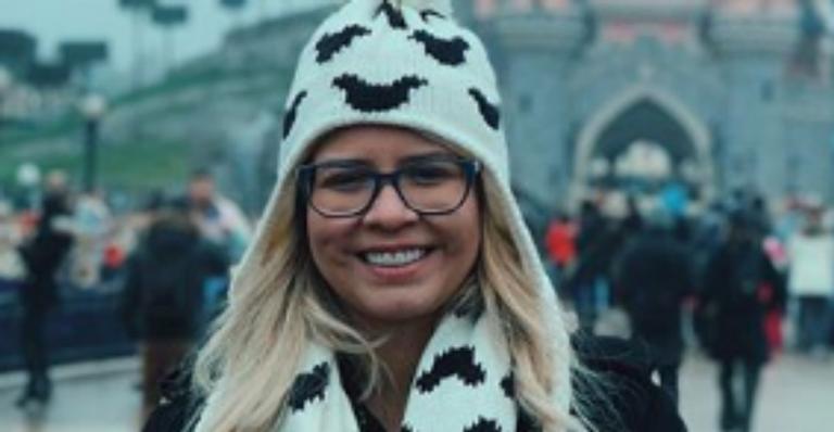 Após aniversário, Marília Mendonça aproveita turnê para conhecer parque de diversões em Paris