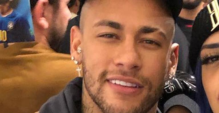 Neymar Jr curte jantar romântico no Valentine’s Day