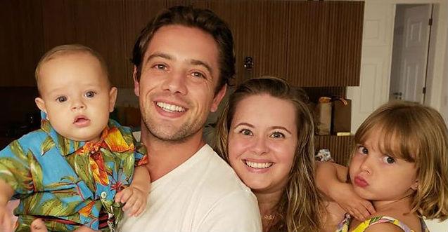 Rafael Cardoso é flagrado em momento fofo com o caçula, Valentim: ”A gente te ama muito, papai”