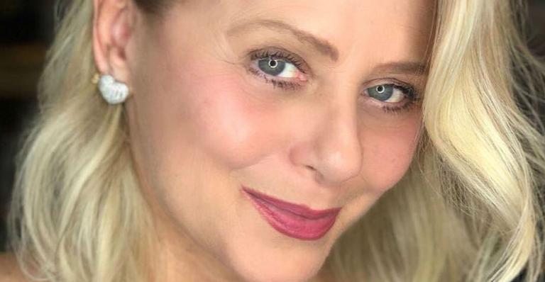 Vera Fischer aparece rodeada de strippers no seu aniversário