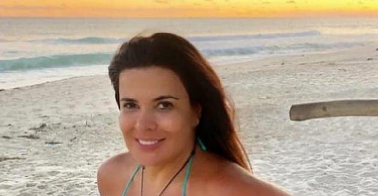 Mara Maravilha surge em foto raríssima de biquíni e deixa perplexos
