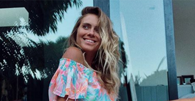 Em raro clique ao lado do marido, Carolina Dieckmann faz homenagem discreta