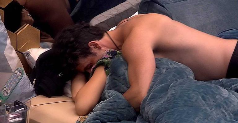 BBB19: Friendzone? Maycon pede beijo de Isabella e leva fora da sister