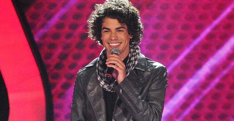 Campeão do The Voice, Sam Alves publica primeira foto com o namorado