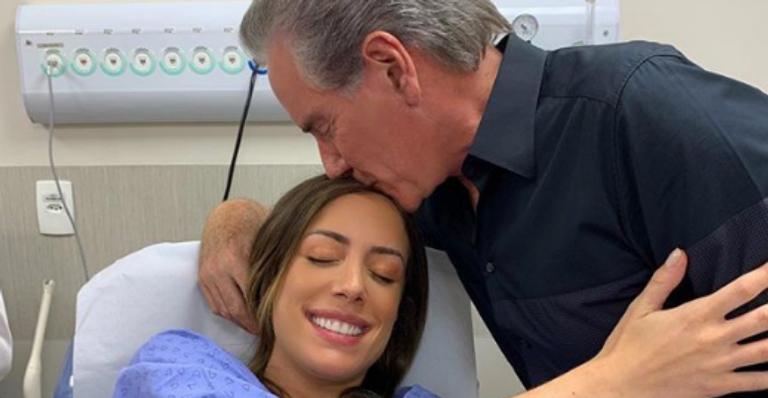 Roberto Justus visita a filha, Fabiana, na maternidade e se derrete: ”Emoção e alegria inesquecíveis”