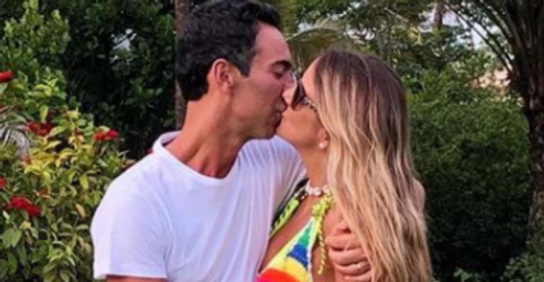 À espera da primeira filha, César Tralli capricha no depoimento para Tici Pinheiro: ”Romantismo é comigo mesmo”