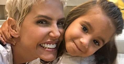 Deborah Secco relembra primeira viagem com a filha: “Quero guardar cada segundo”