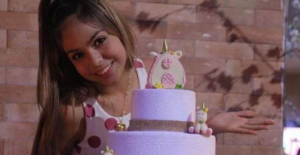 Após polêmica, Melody surge em trajes infantis e agrada fãs