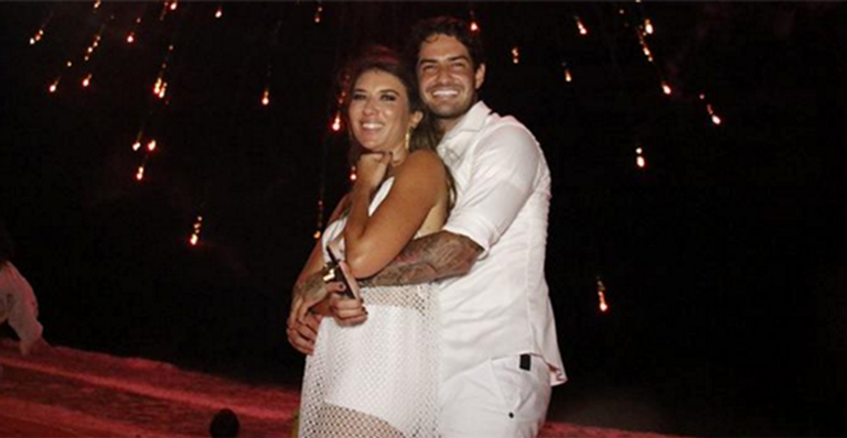 Em momento romântico, Alexandre Pato faz declaração cristã para Rebeca Abravanel