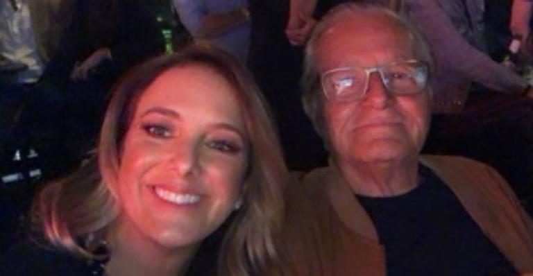 Ticiane Pinheiro ganha presente especial dos pais e se emociona: ”Amo vocês”