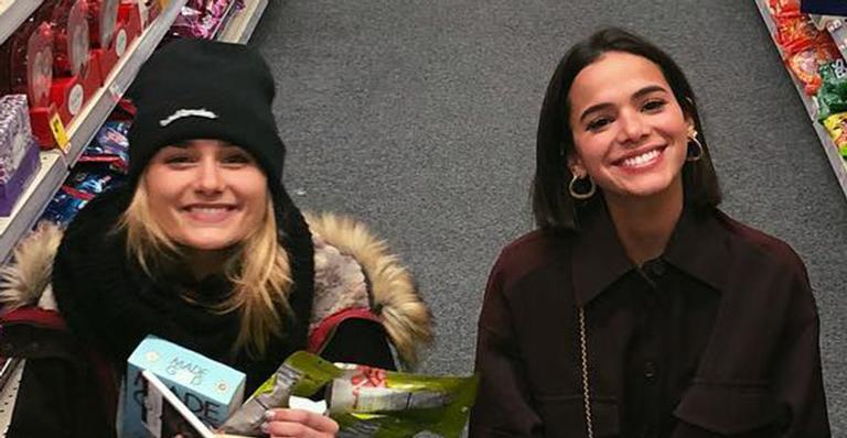 Após farra no mercado, Sasha e Bruna Marquezine curtem dia de beleza em NY