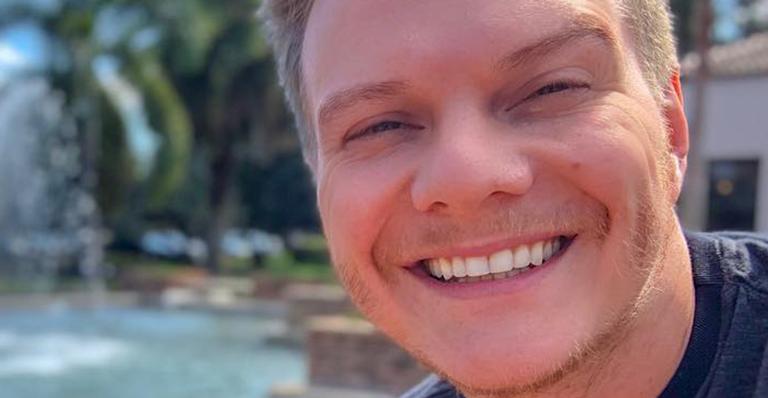 Michel Teló encanta ao mostrar foto da família na igreja