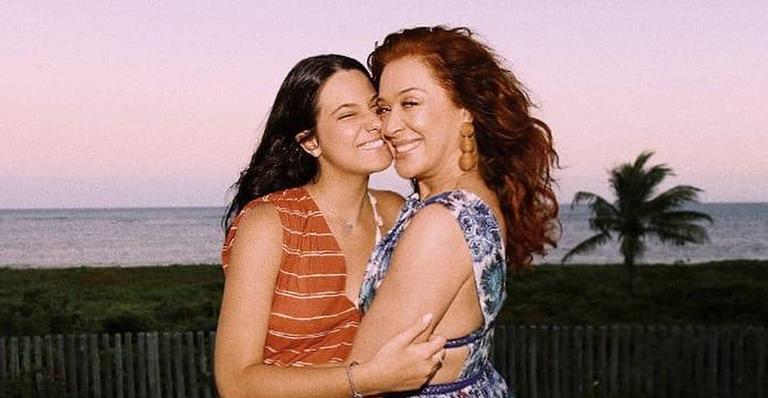 Claudia Raia confunde os fãs com foto da aula de ballet: ‘Claudia ou Sophia?’