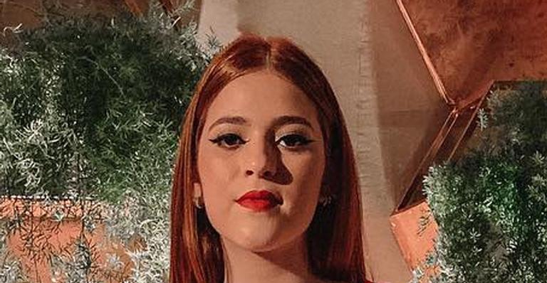 Papito posa dando selinho na filha Ana Clara e avisa: ”Poupe seu comentário imbecil”