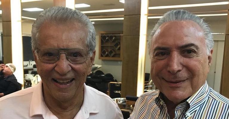 Carlos Alberto de Nóbrega passa por situação constrangedora ao encontrar Michel Temer no salão de Jassa