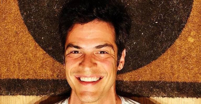 Gêmeos? Mateus Solano surge em foto rara com o irmão e deixa fãs em choque