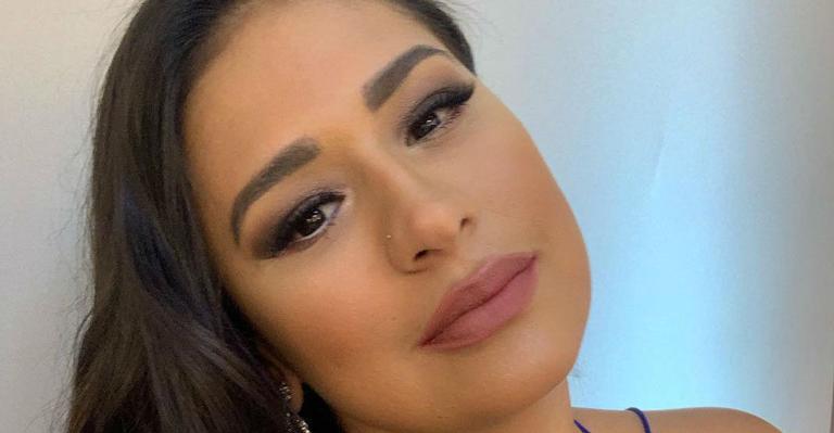 Simone mostra a bagunça de sua mudança, mas encontra um tempo para se cuidar