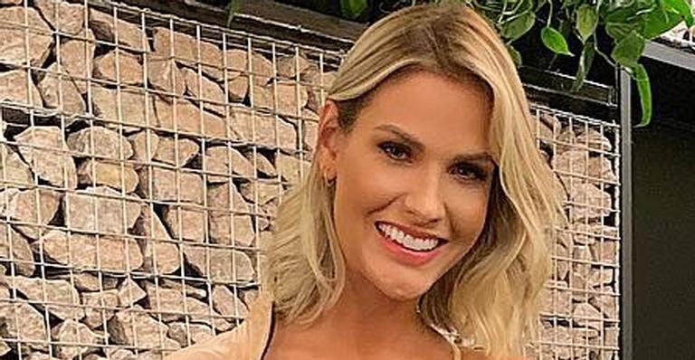 Andressa Suita aposta em look justíssimo em evento: ”Se eu comer não entra”