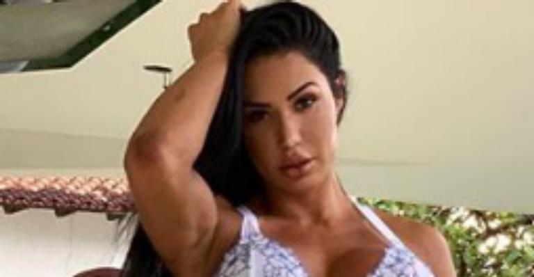 Em rara aparição, Gracyanne Barbosa se declara à mãe: ”Companheira de todas as horas”