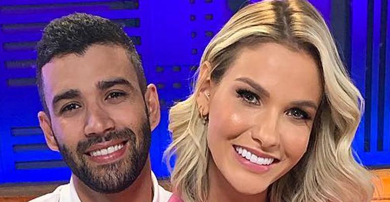 Andressa Suita surge com macaquinho de luxo de R$ 13 mil em evento ao lado do marido