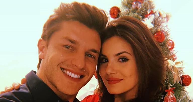 Klebber Toledo posta foto e se explica para Camila Queiroz: ”Ela já veio tentando me beijar”