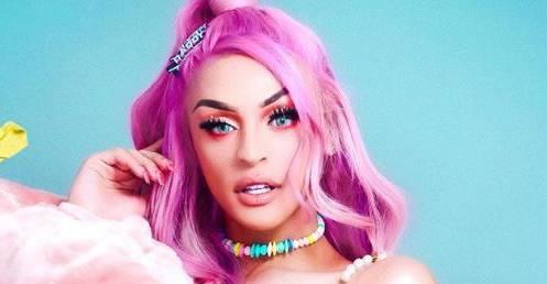 Pabllo Vittar surge sem defeitos e é comparada com a boneca Barbie