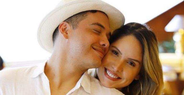 Thyane Dantas publica foto raríssima amamentando o filho caçula: ”Nosso cantinho”